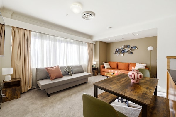 Foto van Stijlvol appartement met 2 slaapkamers, zwembad en parkeergelegenheid. - LivingRoom