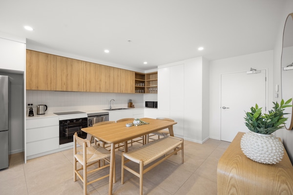 Foto van Appartement met 2 slaapkamers aan het zwembad bij Lake Kawana - DiningRoom