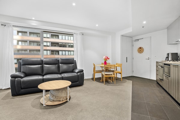 Foto van Stijlvol appartement met 2 slaapkamers van 888 Collins - LivingRoom