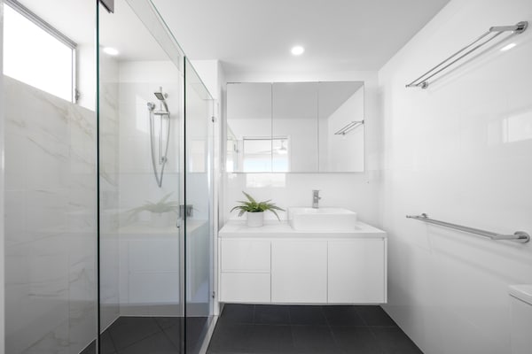 Foto van Appartement met 3 slaapkamers aan het strand met uitzicht op de oceaan. - BathRoom