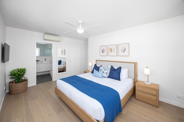 Foto van Appartement met 3 slaapkamers aan het strand met uitzicht op de oceaan. - BedRoom