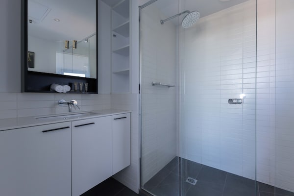 Foto van Appartement met 2 slaapkamers en uitzicht op de skyline nabij Flemington - BathRoom