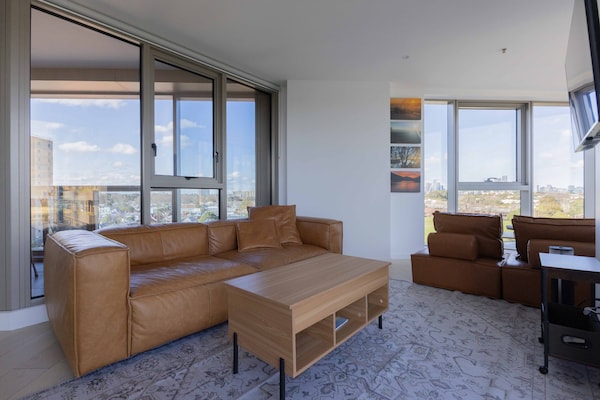 Foto van Appartement met 2 slaapkamers en uitzicht op de skyline nabij Flemington - LivingRoom
