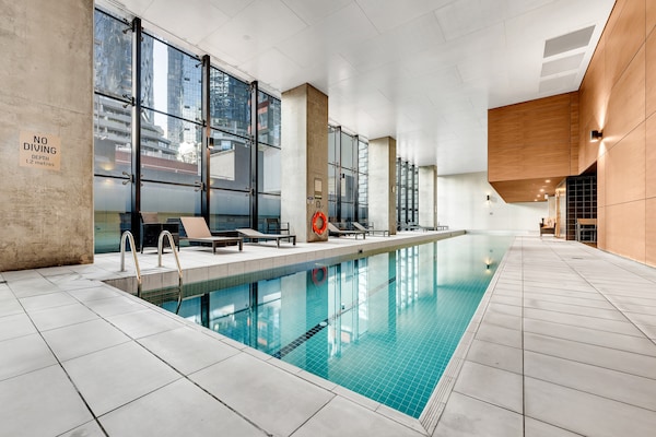 Foto van Appartement met 1 slaapkamer in een hoogbouwcomplex vlakbij Southern Cross. - PoolOfHouse