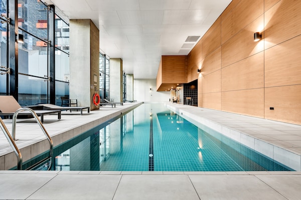 Foto van Appartement met 1 slaapkamer in een hoogbouwcomplex vlakbij Southern Cross. - PoolOfHouse