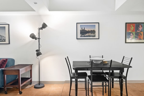 Foto van Appartement met 1 slaapkamer in Melbourne, Flinders Street - DiningRoom