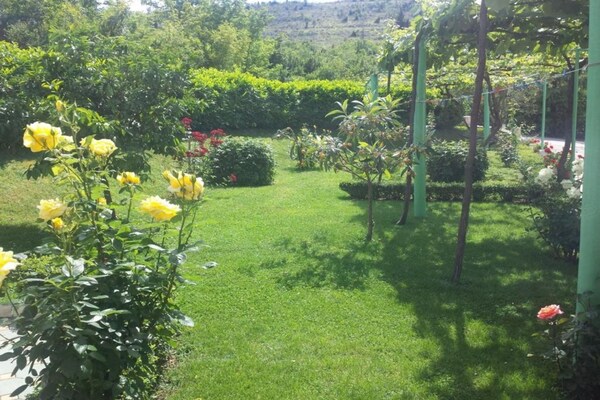 Foto van Elez Serenity Guesthouse -Triple room 2 - Vakantiehuis in Medugorje - Outdoor