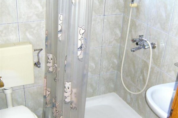 Foto van Elez Serenity Guesthouse - Twin room 1 - Vakantiehuis in Medugorje - BathRoom