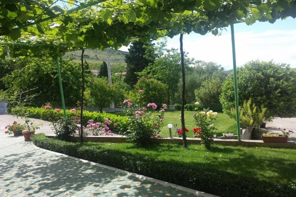 Foto van Elez Serenity Guesthouse - Twin room 1 - Vakantiehuis in Medugorje - Outdoor