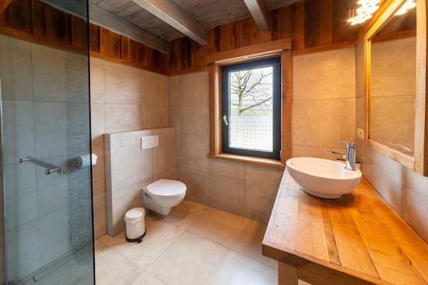 Foto van Luxe vakantiehuis met bubbelbad en sauna - Vakantiehuis in Somme-Leuze - BathRoom