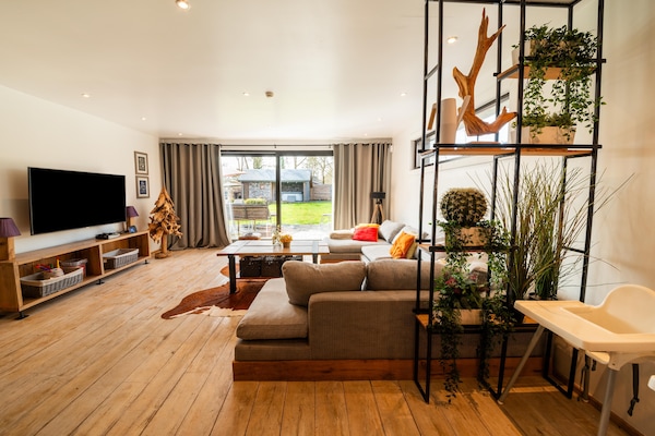 Foto van Luxe vakantiehuis met bubbelbad en sauna - Vakantiehuis in Somme-Leuze - LivingRoom