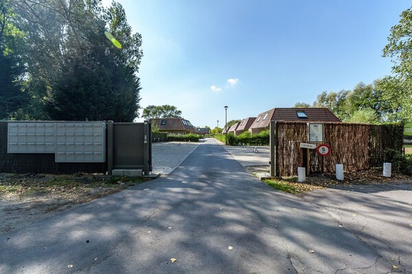 Foto van Prachtig vakantiehuis in Adinkerke met een omheind terras - ExteriorSummer
