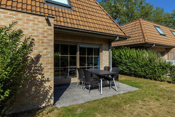 Foto van Prachtig vakantiehuis in Adinkerke met een omheind terras - ExteriorSummer