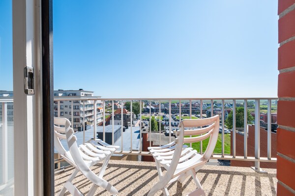 Foto van Lichtrijk appartement met zicht op zee - Vakantiehuis in Middelkerke - TerraceBalcony