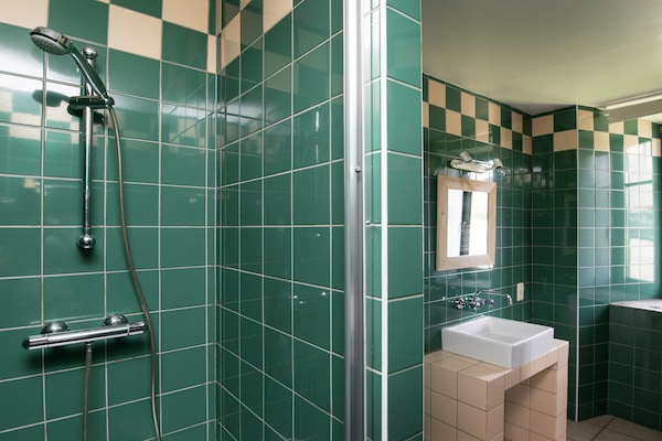 Foto van Luxe woning in Gouvy met zwembad en sauna - Vakantiehuis in Houffalize - BathRoom