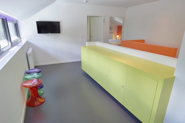 Foto van Jalhay Pondside Forest Home - Vakantiehuis in Jalhay - RecreationRoom