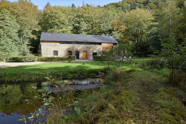 Foto van Jalhay Pondside Forest Home - Vakantiehuis in Jalhay - ExteriorSummer