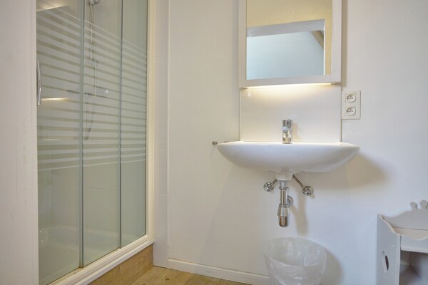 Foto van Diksmuide Landhuis met Spelen - Vakantiehuis in Kaaskerke Diksmuide - BathRoom