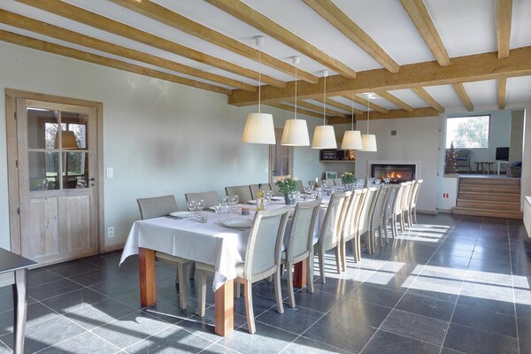 Foto van Diksmuide Landhuis met Spelen - Vakantiehuis in Kaaskerke Diksmuide - DiningRoom