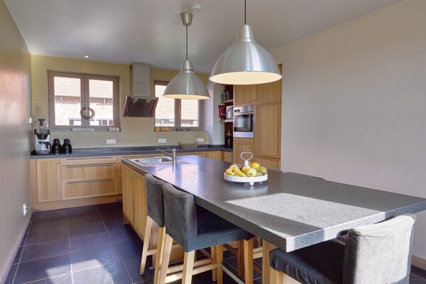 Foto van Diksmuide Landhuis met Spelen - Vakantiehuis in Kaaskerke Diksmuide - Kitchen