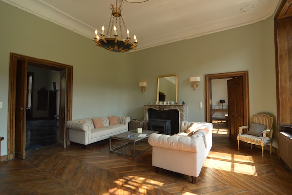 Foto van Kasteel Marchin met sauna - Vakantiehuis in Vyle-Et-Tharoul - LivingRoom