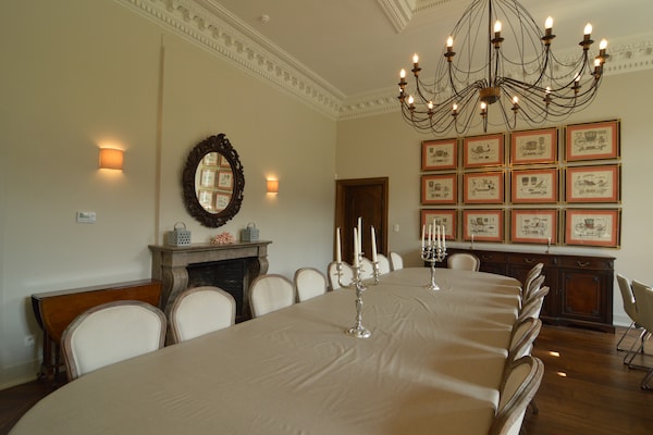 Foto van Kasteel Marchin met sauna - Vakantiehuis in Vyle-Et-Tharoul - DiningRoom
