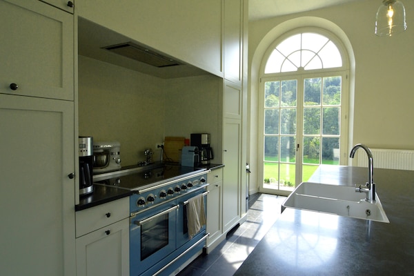 Foto van Kasteel Marchin met sauna - Vakantiehuis in Vyle-Et-Tharoul - Kitchen