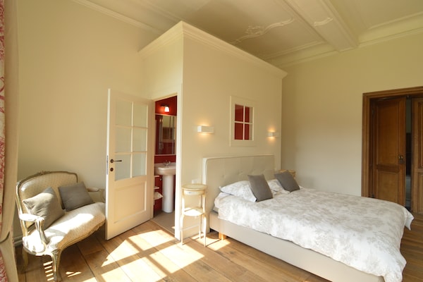 Foto van Kasteel Marchin met sauna - Vakantiehuis in Vyle-Et-Tharoul - BedRoom