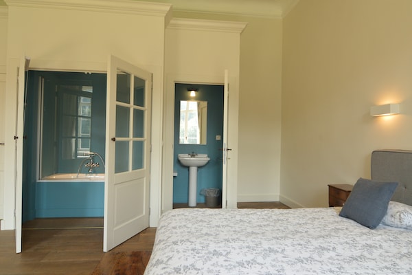 Foto van Kasteel Marchin met sauna - Vakantiehuis in Vyle-Et-Tharoul - BathRoom