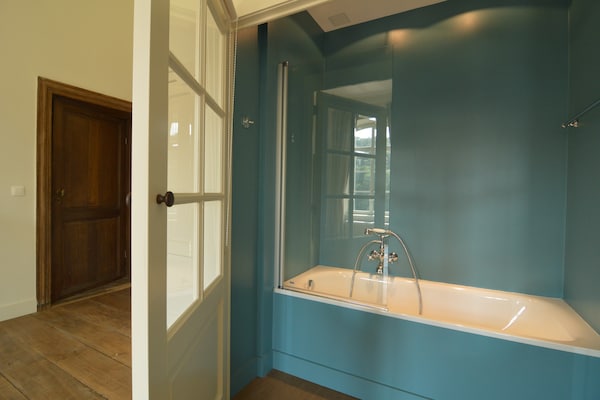 Foto van Kasteel Marchin met sauna - Vakantiehuis in Vyle-Et-Tharoul - BathRoom
