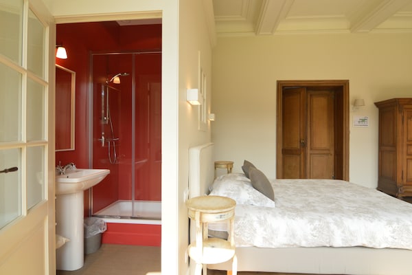 Foto van Kasteel Marchin met sauna - Vakantiehuis in Vyle-Et-Tharoul - BathRoom