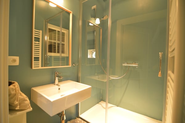 Foto van Kasteel Marchin met sauna - Vakantiehuis in Vyle-Et-Tharoul - BathRoom