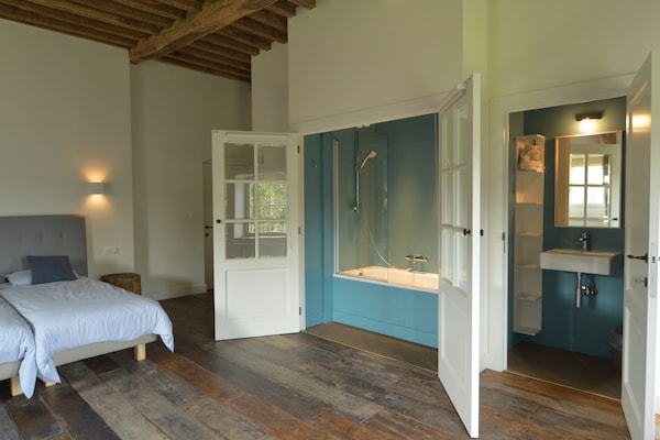 Foto van Kasteel Marchin met sauna - Vakantiehuis in Vyle-Et-Tharoul - BathRoom