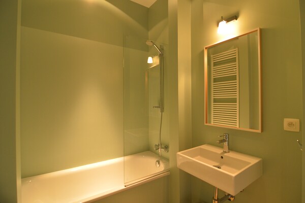 Foto van Kasteel Marchin met sauna - Vakantiehuis in Vyle-Et-Tharoul - BathRoom