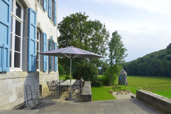 Foto van Kasteel Marchin met sauna - Vakantiehuis in Vyle-Et-Tharoul - TerraceBalcony