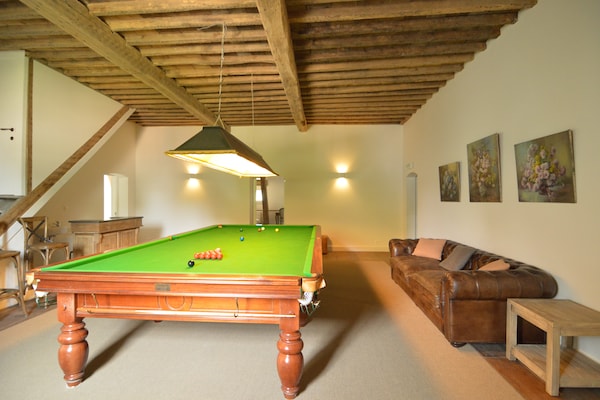 Foto van Kasteel Marchin met sauna - Vakantiehuis in Vyle-Et-Tharoul - RecreationRoom