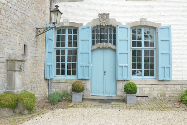 Foto van Kasteel Marchin met sauna - Vakantiehuis in Vyle-Et-Tharoul - ExteriorSummer