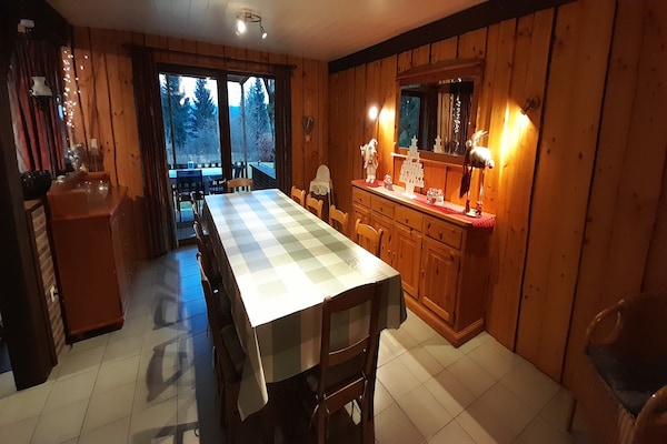 Foto van Vakantiehuis in Recht met tuin - Vakantiehuis in Recht - DiningRoom