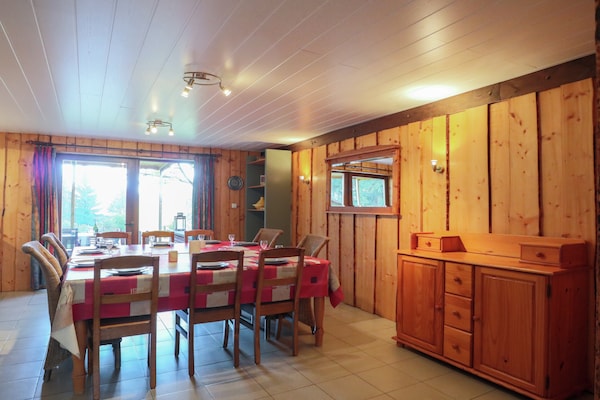 Foto van Vakantiehuis in Recht met tuin - Vakantiehuis in Recht - DiningRoom