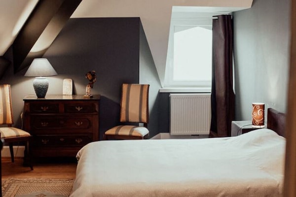 Foto van Kasteel in Spa met Uitzicht & Verwarmd Zwembad - Vakantiehuis in Spa - BedRoom