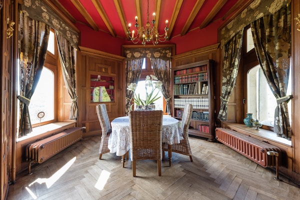 Foto van Kasteel in Spa met Uitzicht & Verwarmd Zwembad - Vakantiehuis in Spa - LivingRoom