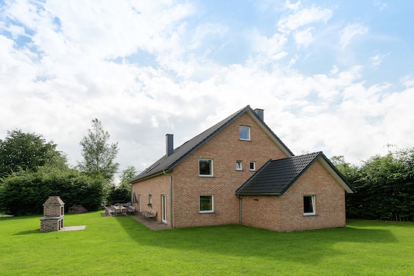 Foto van Ruime retraite aan het meer - Vakantiehuis in Waimes - Robertville - ExteriorSummer