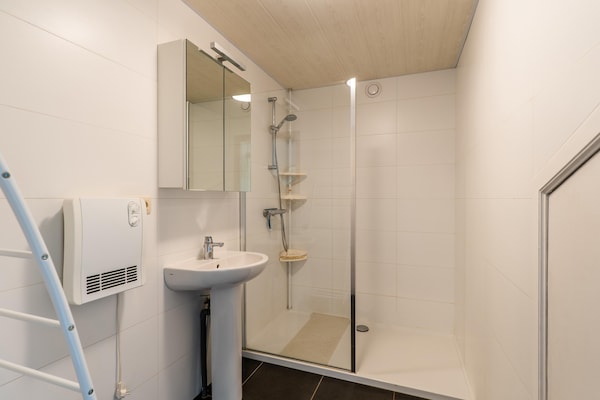 Foto van Vakantiehuis Les Hirondelle voor 8 personen - Vakantiehuis in Bievre - BathRoom