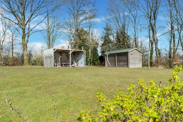 Foto van Vakantiehuis Les Hirondelle voor 8 personen - Vakantiehuis in Bievre - GardenSummer