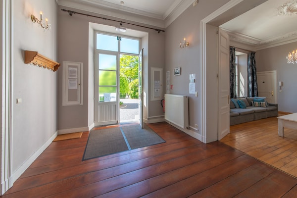Foto van Luxe Mettet herenhuis - Vakantiehuis in Mettet - HallReception