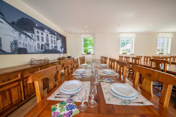 Foto van Luxe Mettet herenhuis - Vakantiehuis in Mettet - DiningRoom