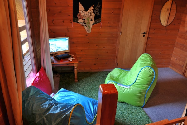 Foto van Chalet in Durbuy met Sauna & Uitzicht - Vakantiehuis in Durbuy - RecreationRoom