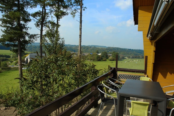 Foto van Chalet in Durbuy met Sauna & Uitzicht - Vakantiehuis in Durbuy - TerraceBalcony