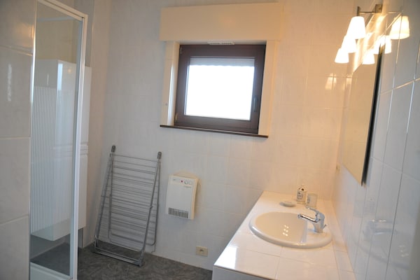 Foto van Villa in Durbuy met Ardennen Uitzicht - Vakantiehuis in DURBUY - BathRoom