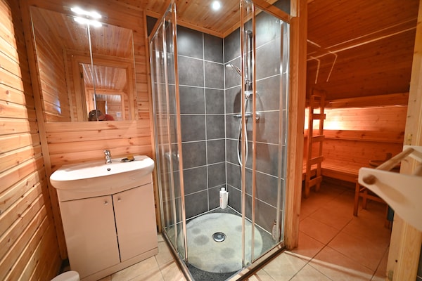 Foto van Chalet in Biron met Sauna en Uitzicht - Vakantiehuis in Biron - BathRoom